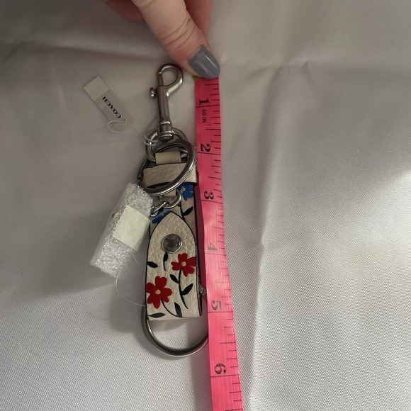 COACH CU246 Trigger Snap Bag Charm Floral Printed Leather Key Flower White - Picture 13 of 13